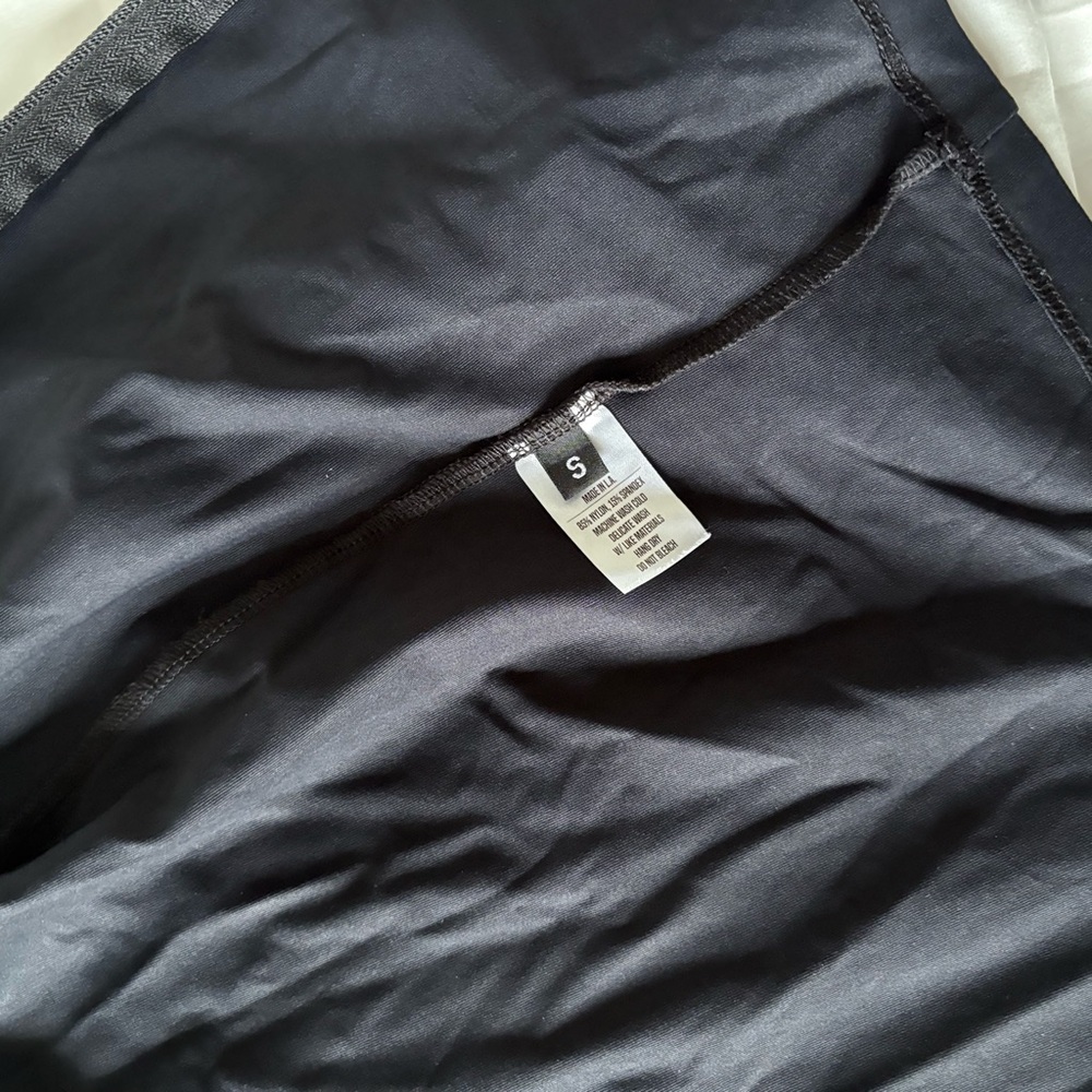 STRIPT hip zip, muscle tank, smooth capri SET - Picture 7 of 7
